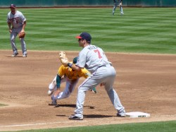 Coco Crisp dives&nbsp;back